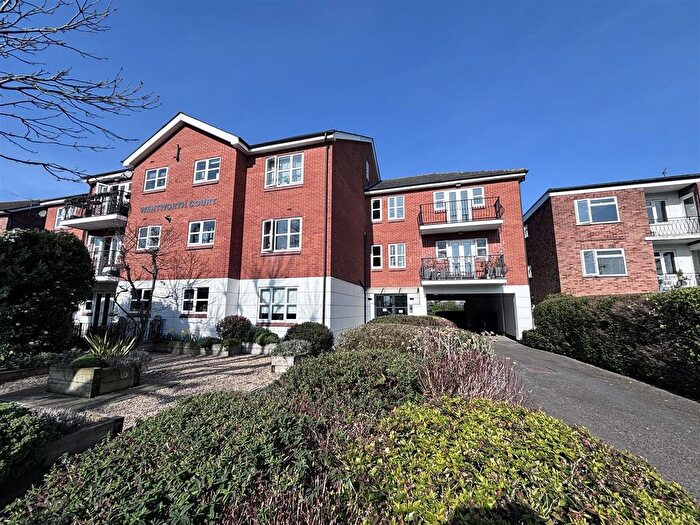 2 Bedroom Flat To Rent In Castle Avenue, London, E4