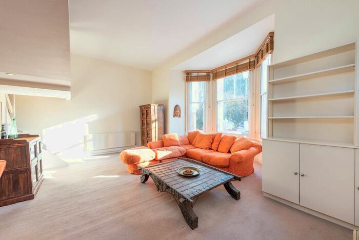 Studio To Rent In Redcliffe Square, South Kensington, London SW10