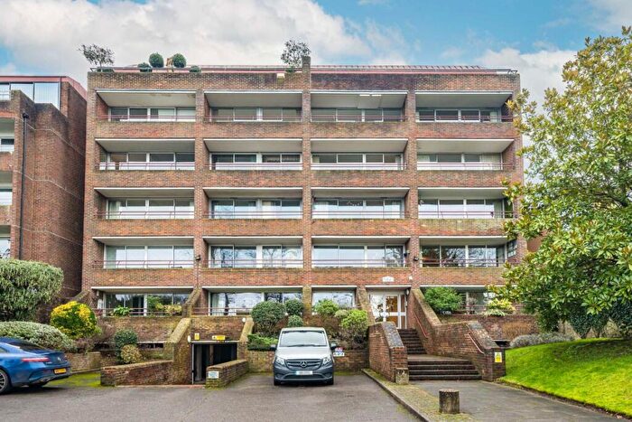 2 Bedroom Flat To Rent In Portsmouth Road, Kingston Upon Thames, KT1