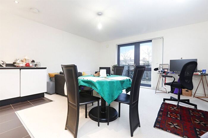 2 Bedroom Flat To Rent In Fisher Close, Rotherhithe, London, SE16