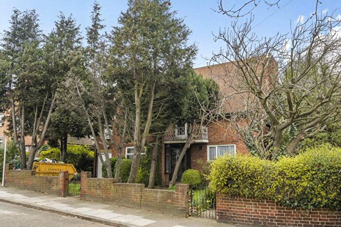 4 Bedroom Detached House For Sale In Westhorne Avenue, London, SE12