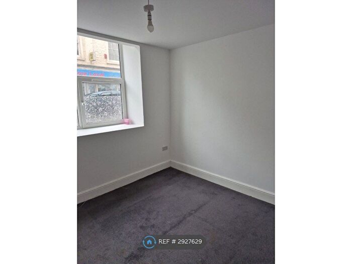 2 Bedroom Flat To Rent In Market Street, Torquay, TQ1