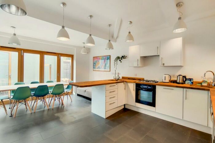 1 Bedroom Apartment To Rent In Brecknock Road, London, N19