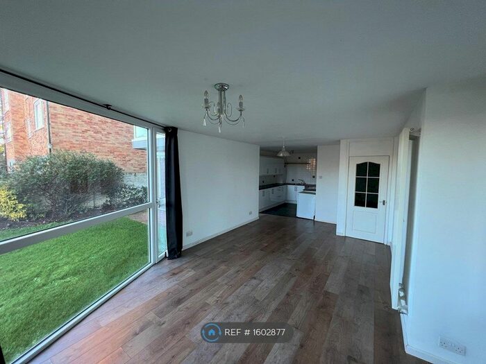 1 Bedroom Flat To Rent In Riverside Road, Staines-Upon-Thames, TW18