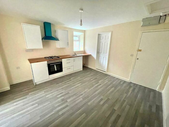 1 Bedroom Flat To Rent In Main Street, Barry, CF63