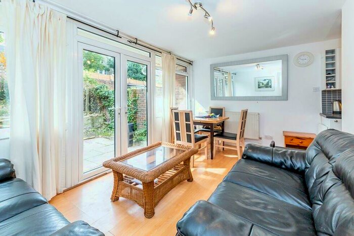 4 Bedroom Flat To Rent In Penderyn Way, Tufnell Park, N7