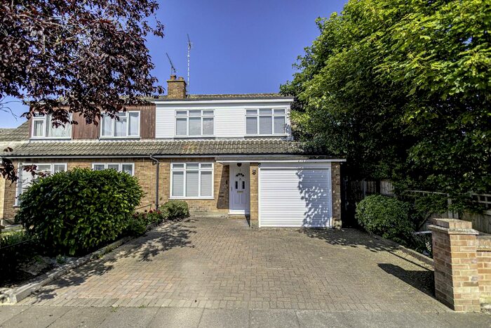 3 Bedroom Semi-Detached House To Rent In St George's Drive, Westcliff, SS0