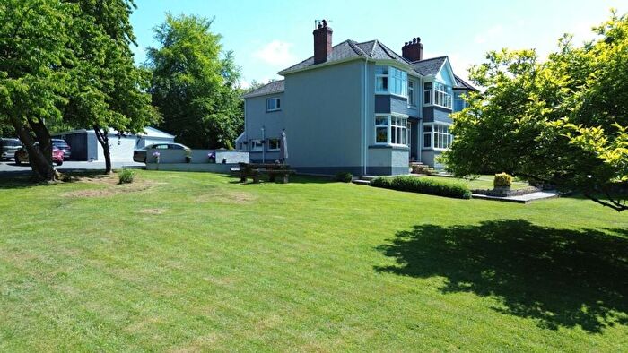 4 Bedroom Character Property For Sale In Dol Llan Road, Llandysul, SA44