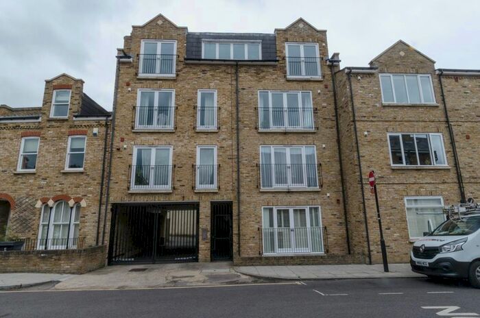 1 Bedroom Flat To Rent In Mount Pleasant Crescent, Stroud Green, N4