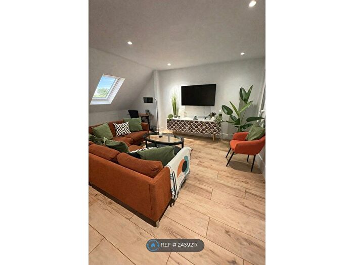 2 Bedroom Flat To Rent In Dunraven Road, London, W12