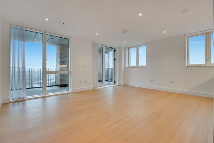 2 Bedroom Flat To Rent In Herne Hill Road, London, SE24