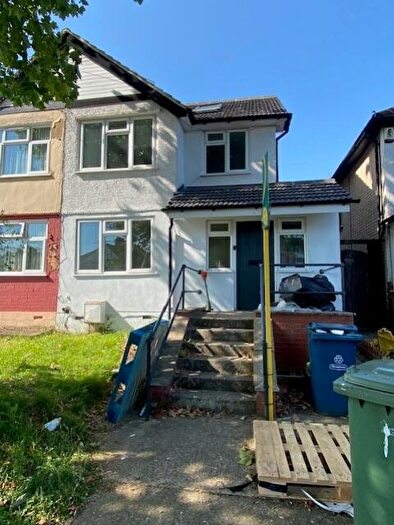 5 Bedroom Semi-Detached House To Rent In Long Elms, HA3