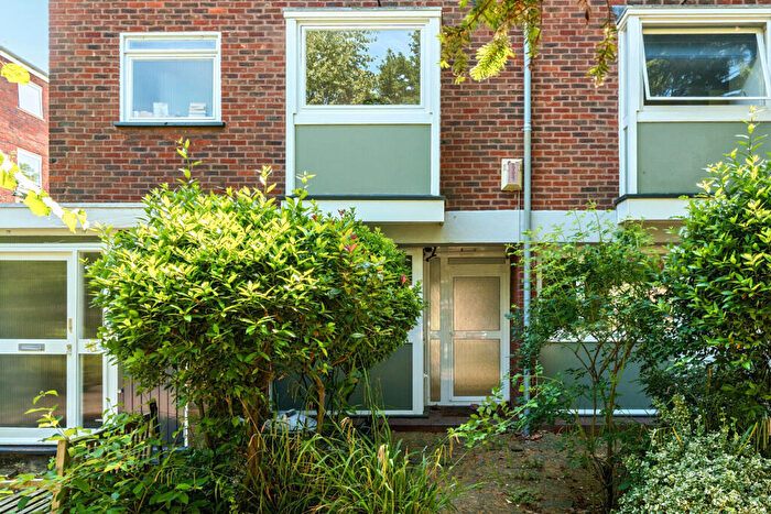2 Bedroom Flat For Sale In Constable Walk, College Road, Dulwich, London, SE21