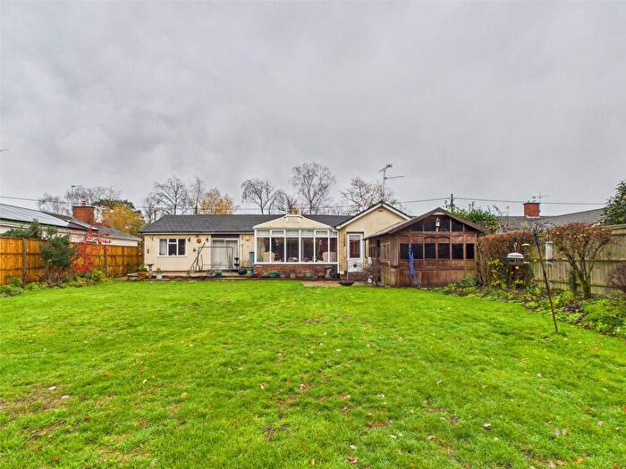 3 Bedroom Bungalow For Sale In Pelican Road, Pamber Heath, Tadley, Hampshire, RG26