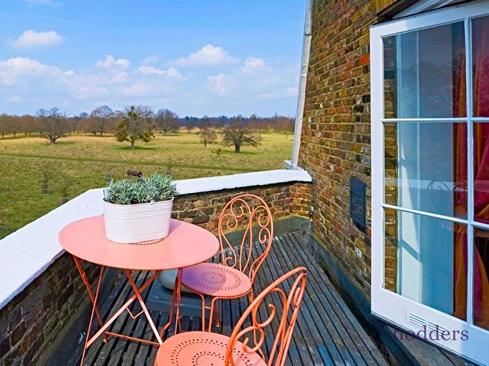 1 Bedroom Flat To Rent In Craven House, Hampton Court Road, East Molesey, KT8