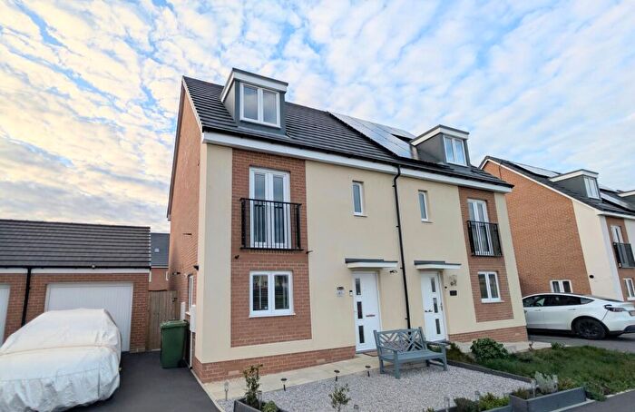 4 Bedroom Semi-Detached House For Sale In Whitworth Way, Grove, OX12