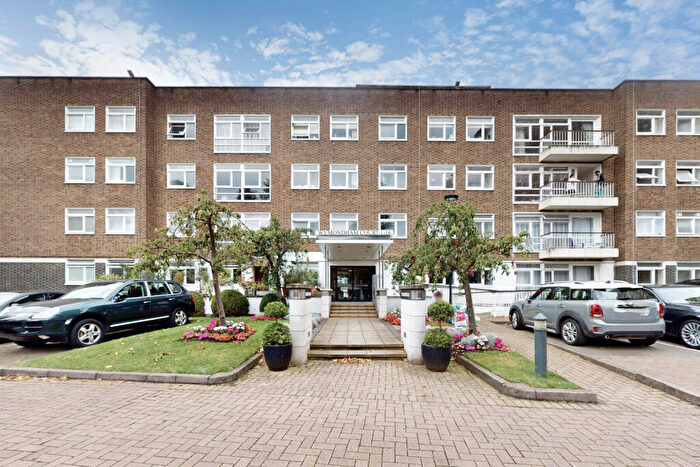 3 Bedroom Apartment For Sale In Wymondham Court, St John's Wood Park, London, NW8
