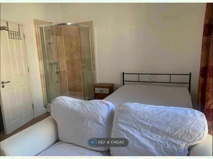 Studio To Rent In First Floor, Bristol, BS8