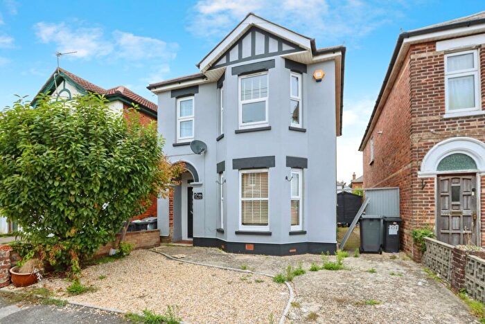 4 Bedroom Detached House For Sale In Capstone Road, Charminster, Bournemouth, Dorset, BH8