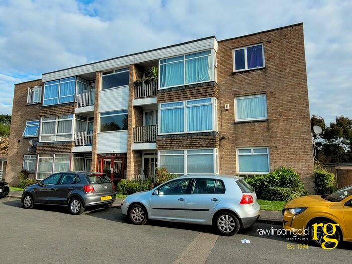2 Bedroom Apartment To Rent In Tulip Court, Pinner, HA5