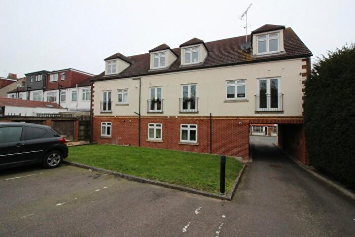 1 Bedroom Flat To Rent In Brinkley Road, Worcester Park, Surrey, KT4