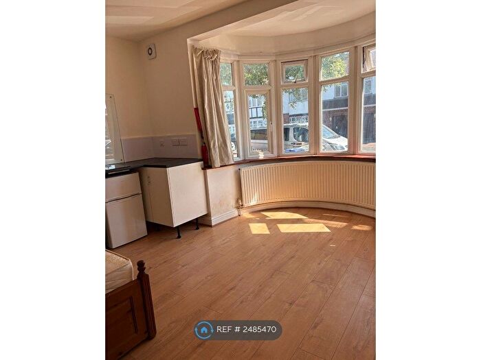 Studio To Rent In Boxmoor Road, Harrow, HA3