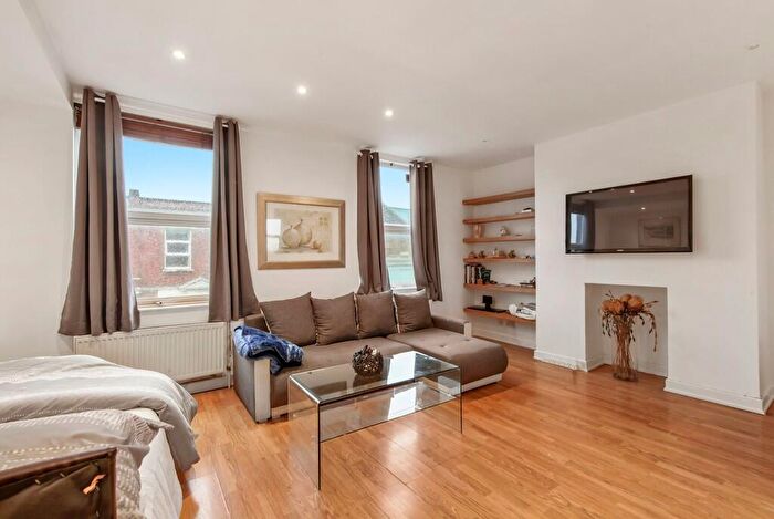 2 Bedroom Apartment For Sale In Harrow Road, London, NW10