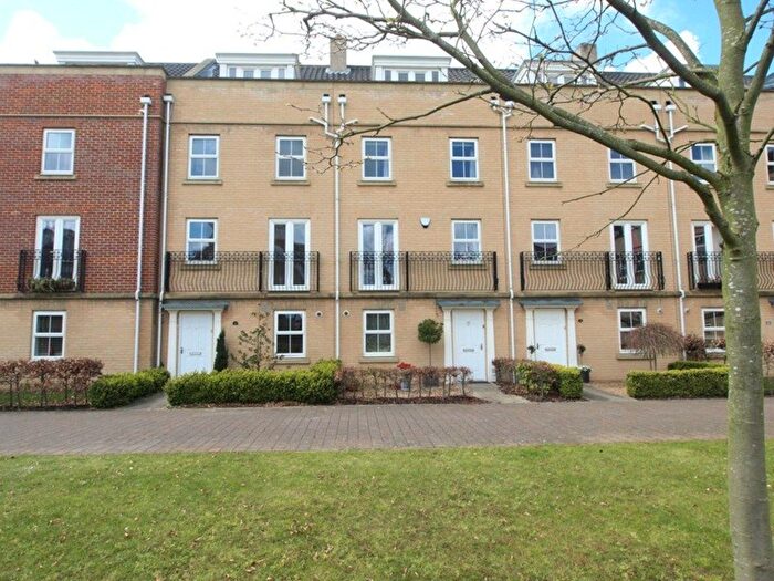 5 Bedroom Town House To Rent In Phillipa Flowerday Plain, Norwich, NR2