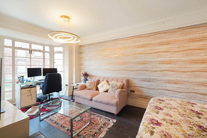 2 Bedroom Flat To Rent In Dorset House, Gloucester Place, London, NW1