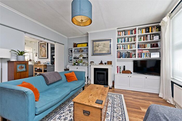 1 Bedroom Flat For Sale In Tolworth Park Road, Surbiton, KT6
