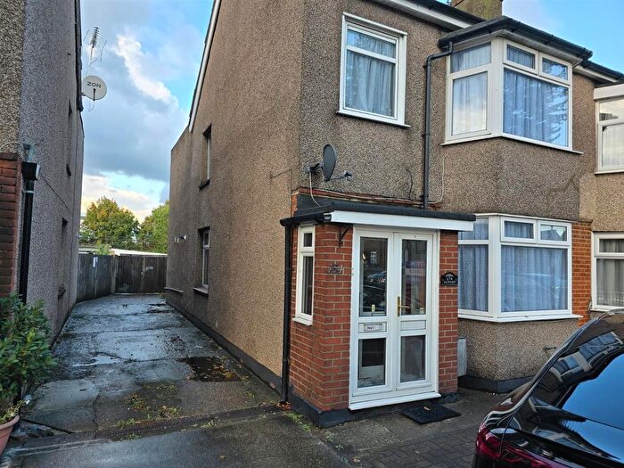 4 Bedroom Semi-Detached House To Rent In Mawney Road, Romford, RM7