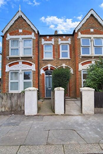 3 Bedroom Flat To Rent In Werndee Road, London, SE25