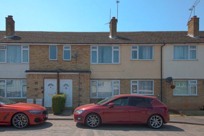 2 Bedroom Maisonette To Rent In Green Close, Maidenhead, SL6