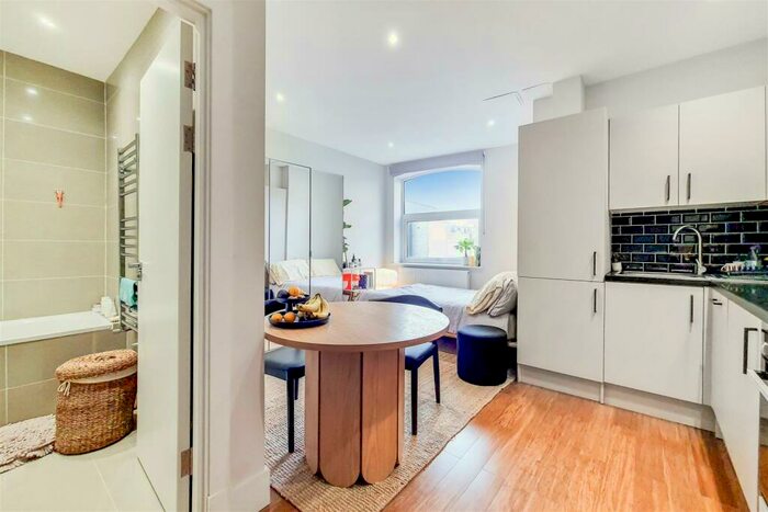 Studio To Rent In Kingsland High Street, London, E8