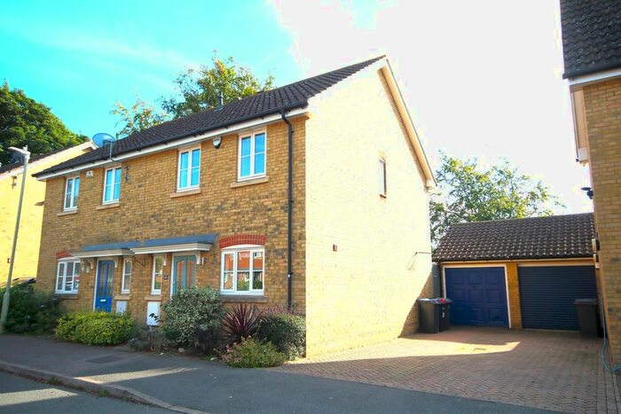 3 Bedroom Semi-Detached House To Rent In Updown Way, Chartham, Canterbury, CT4