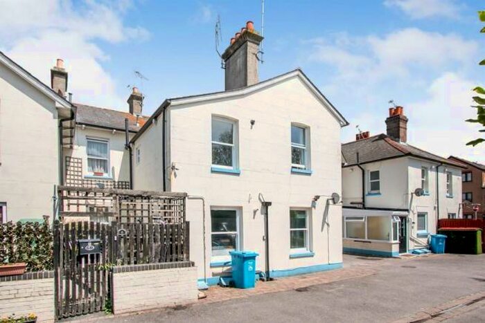 1 Bedroom Flat To Rent In Blandford Road, Poole, Dorset, BH15