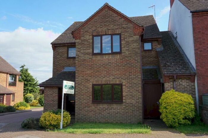 2 Bedroom Apartment To Rent In The Heathers, Wollaston, NN29