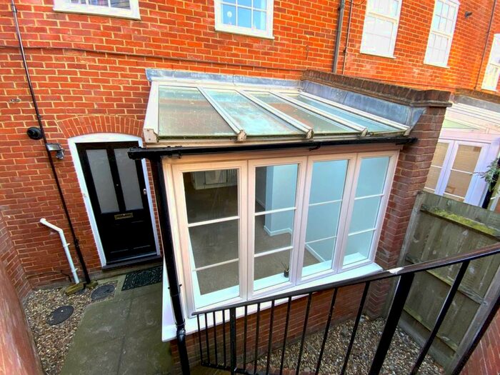 1 Bedroom Flat To Rent In Station Road West, Canterbury, CT2