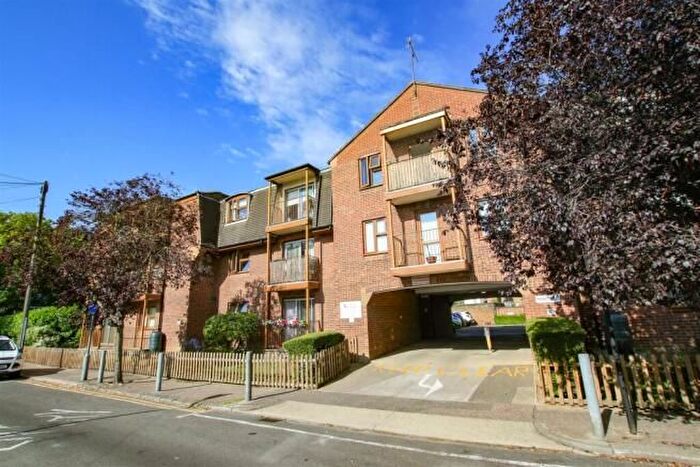 1 Bedroom Flat For Sale In Chalkwell Park Drive, Leigh-On-Sea, SS9