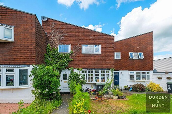 3 Bedroom Terraced House For Sale In Shillibeer Walk, Chigwell, IG7