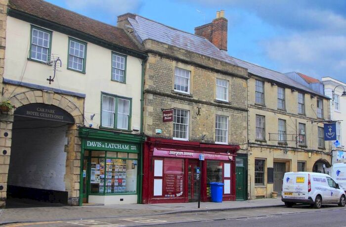 2 Bedroom Flat To Rent In High Street, Warminster, BA12