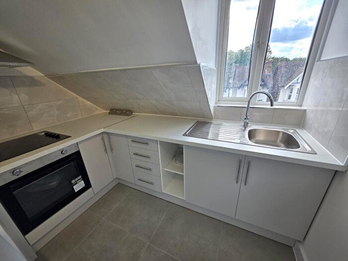 1 Bedroom Flat To Rent In Melfort Road, Thornton Heath, CR7