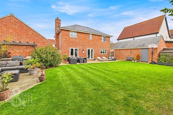 4 Bedroom Detached House For Sale In Minnow Way, Mulbarton, Norwich, NR14
