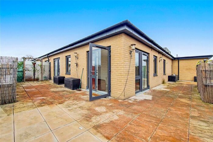 2 Bedroom Apartment For Sale In Cecil Road, Enfield, Middlesex, EN2