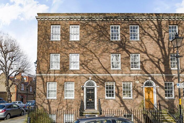 3 Bedroom End Of Terrace House To Rent In West Square Kennington, SE11