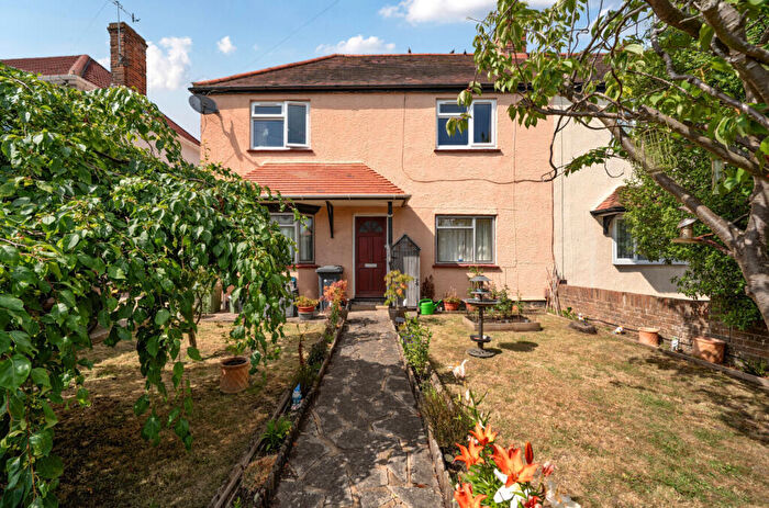 2 Bedroom Apartment For Sale In Lincoln Road, Guildford, Surrey, GU2