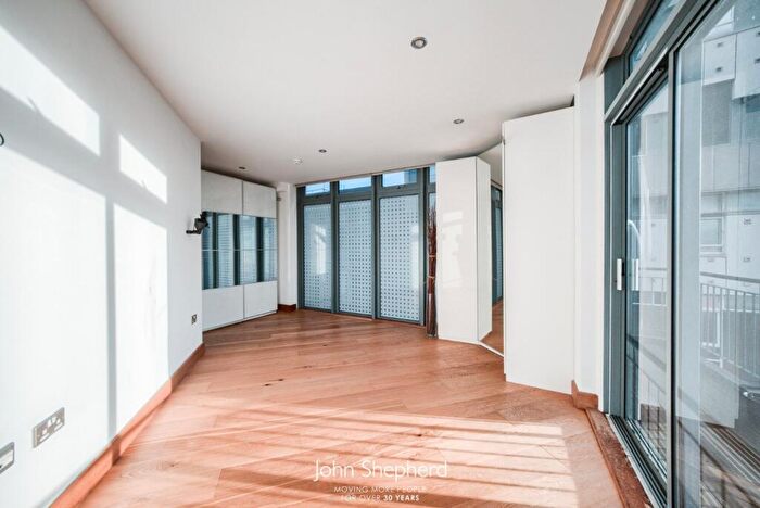 3 Bedroom Flat For Sale In Islington Gates, Newhall Street, Birmingham, B3