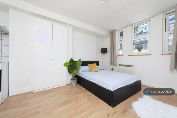 Studio To Rent In Hillfield Avenue, London, N8