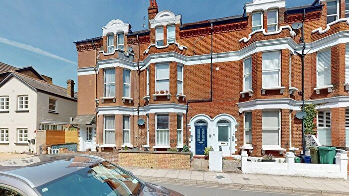 2 Bedroom Flat For Sale In St John's Road, TW9