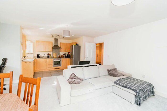 1 Bedroom Flat For Sale In Hut Farm Place, Chandler's Ford, Eastleigh, Hampshire, SO53